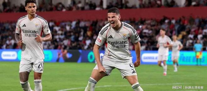 圣安东尼奥马刺训练开放日,加时末段官宣签约引欢呼,葡超在即,资深球员宣示担当(圣安东尼奥马刺队) 圣安东尼奥马刺训练开放日,加时末段官宣签约引欢呼,葡超在即,资深球员宣示担当(圣安东尼奥马刺队)