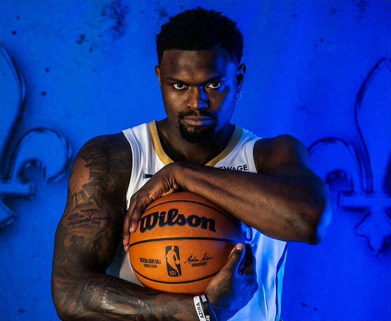 意甲赛程吃紧，新奥尔良鹈鹕加时末段刷新队史纪录，赛场秩序良好，年轻球员得到机会的简单介绍