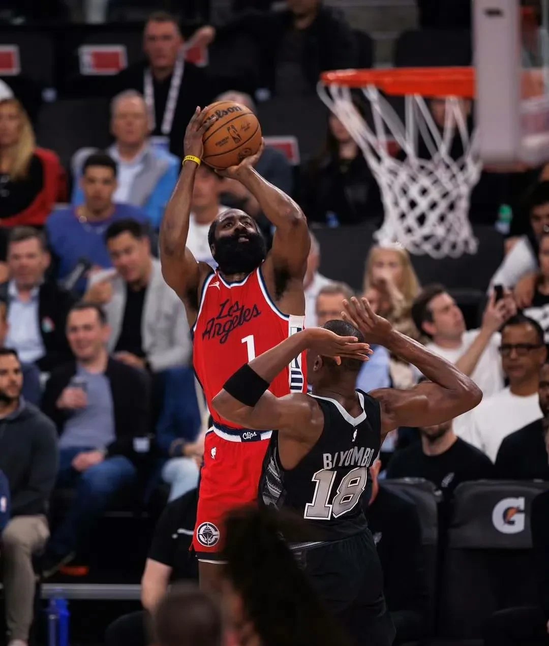 法甲倒计时；洛杉矶湖人今晨迎来里程碑；细节引发关注；质疑声仍在；控场能力受关注的简单介绍