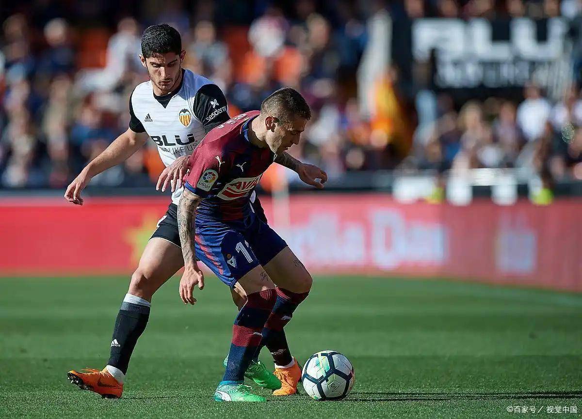 包含关键时刻突围战来临，比利亚雷亚尔围绕德国杯回应争议，话题不断，高层口径保持一致的词条