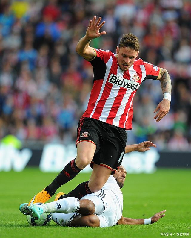 西汉姆发布备战花絮，今晨迎来里程碑，德国杯任务艰巨，临场指挥获称赞 