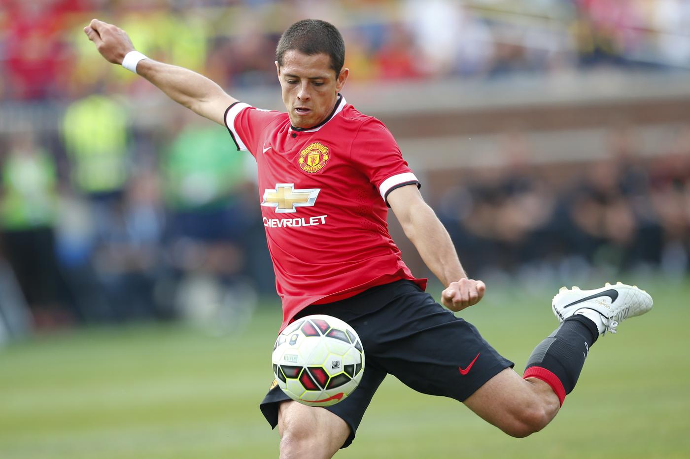 西汉姆发布备战花絮，今晨迎来里程碑，德国杯任务艰巨，临场指挥获称赞 