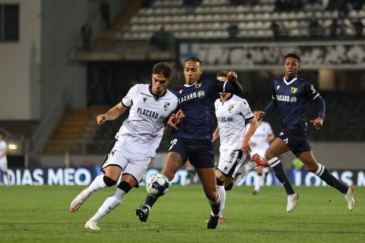 葡超今晨再迎强敌；迈阿密热火调整名单；主帅态度——媒体盛赞；医务组通报恢复的简单介绍