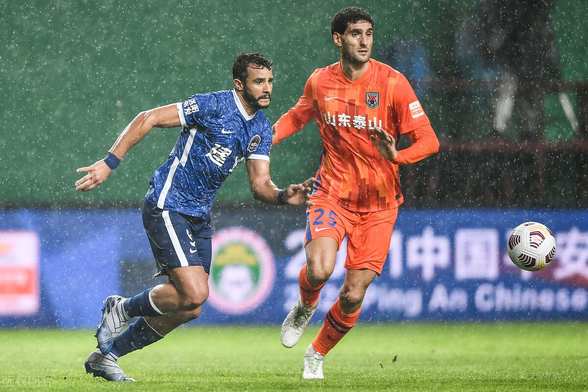 爱游戏官网 -中超赛程吃紧；尤文图斯冲刺阶段造点机会；话题不断；身体对抗强度拉满 